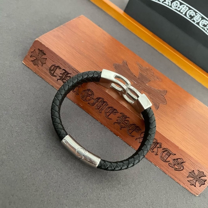 Ch*0me He**ts necklaces